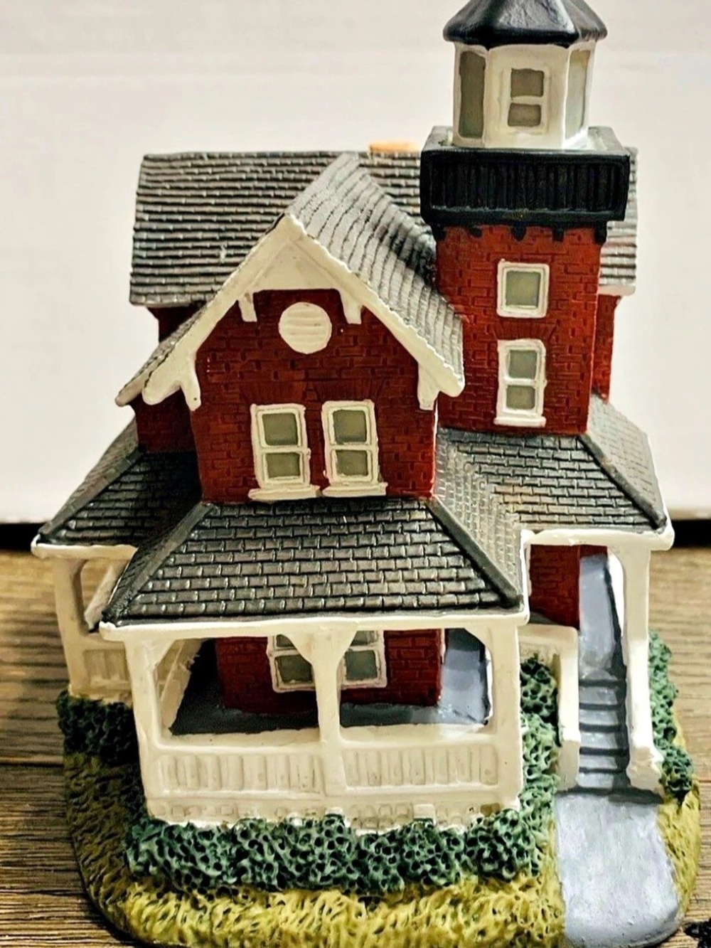 Scaasis SC-132 Lighthouse Figurine Red & Gray Like New